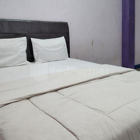 Puspita Homestay Mitra Reddoorz Bekasi Zewnętrze zdjęcie