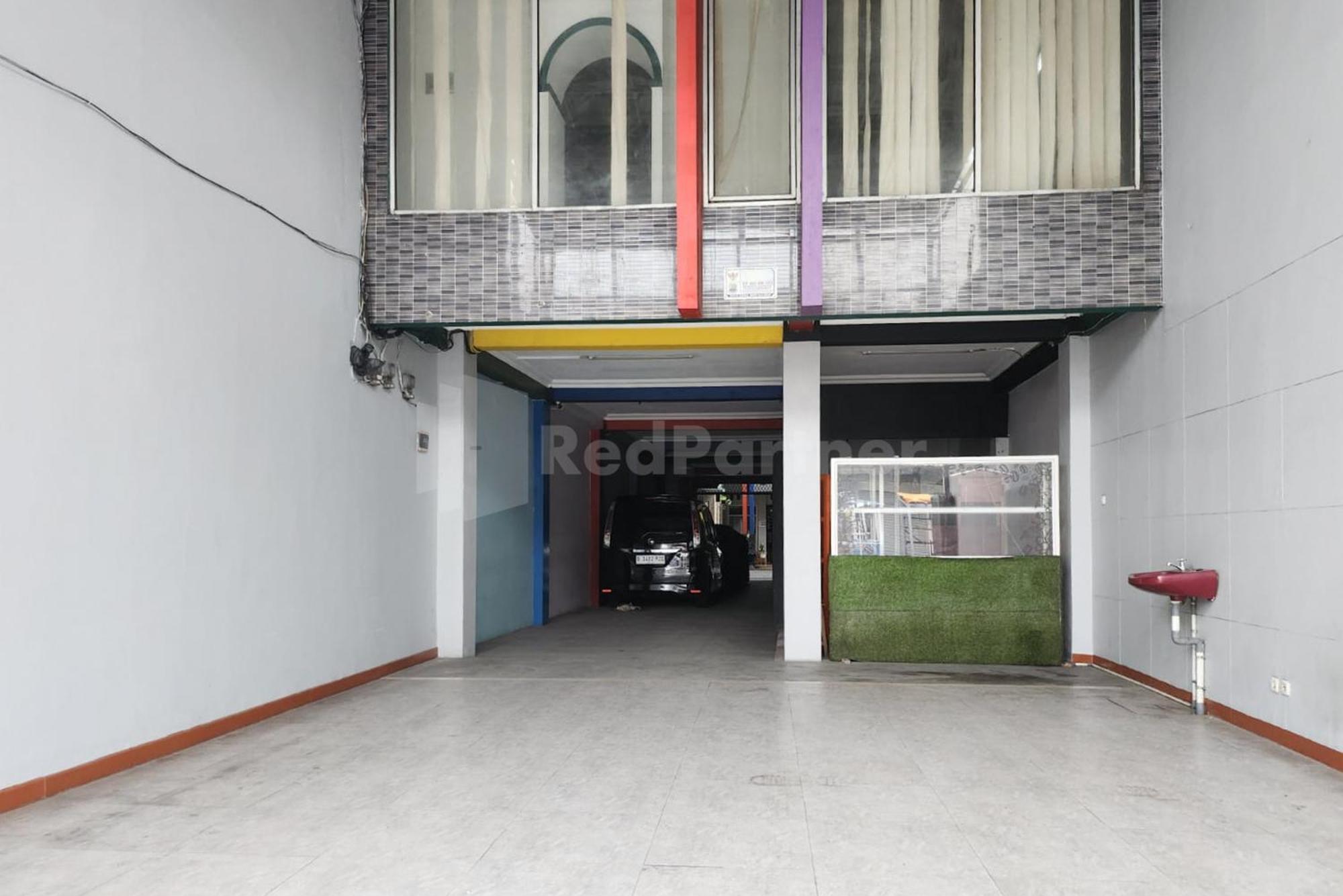 Puspita Homestay Mitra Reddoorz Bekasi Zewnętrze zdjęcie