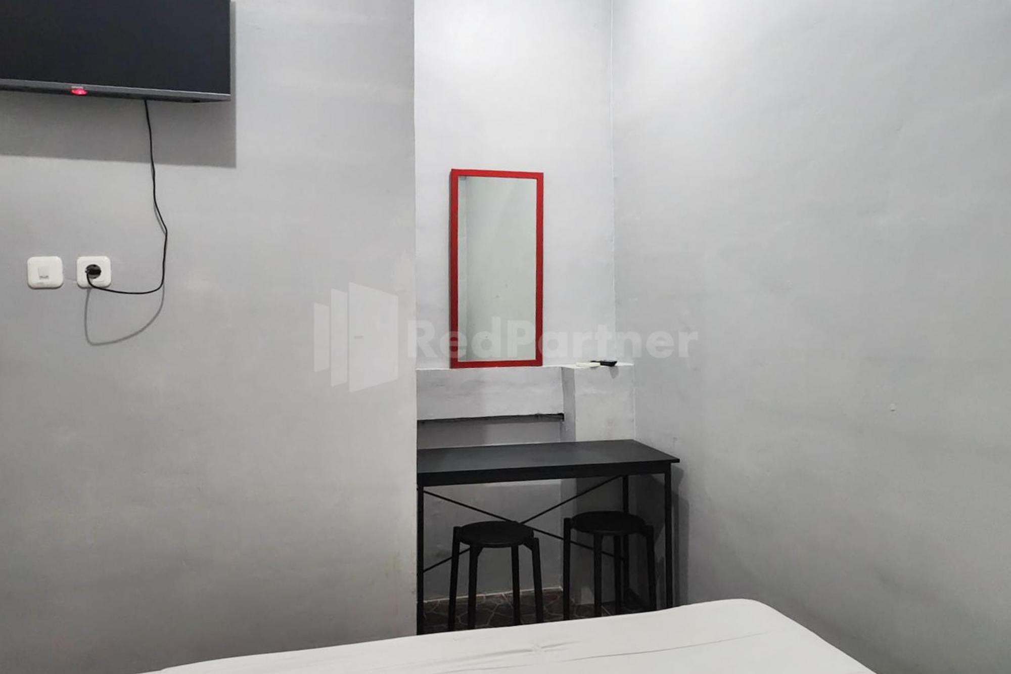 Puspita Homestay Mitra Reddoorz Bekasi Zewnętrze zdjęcie