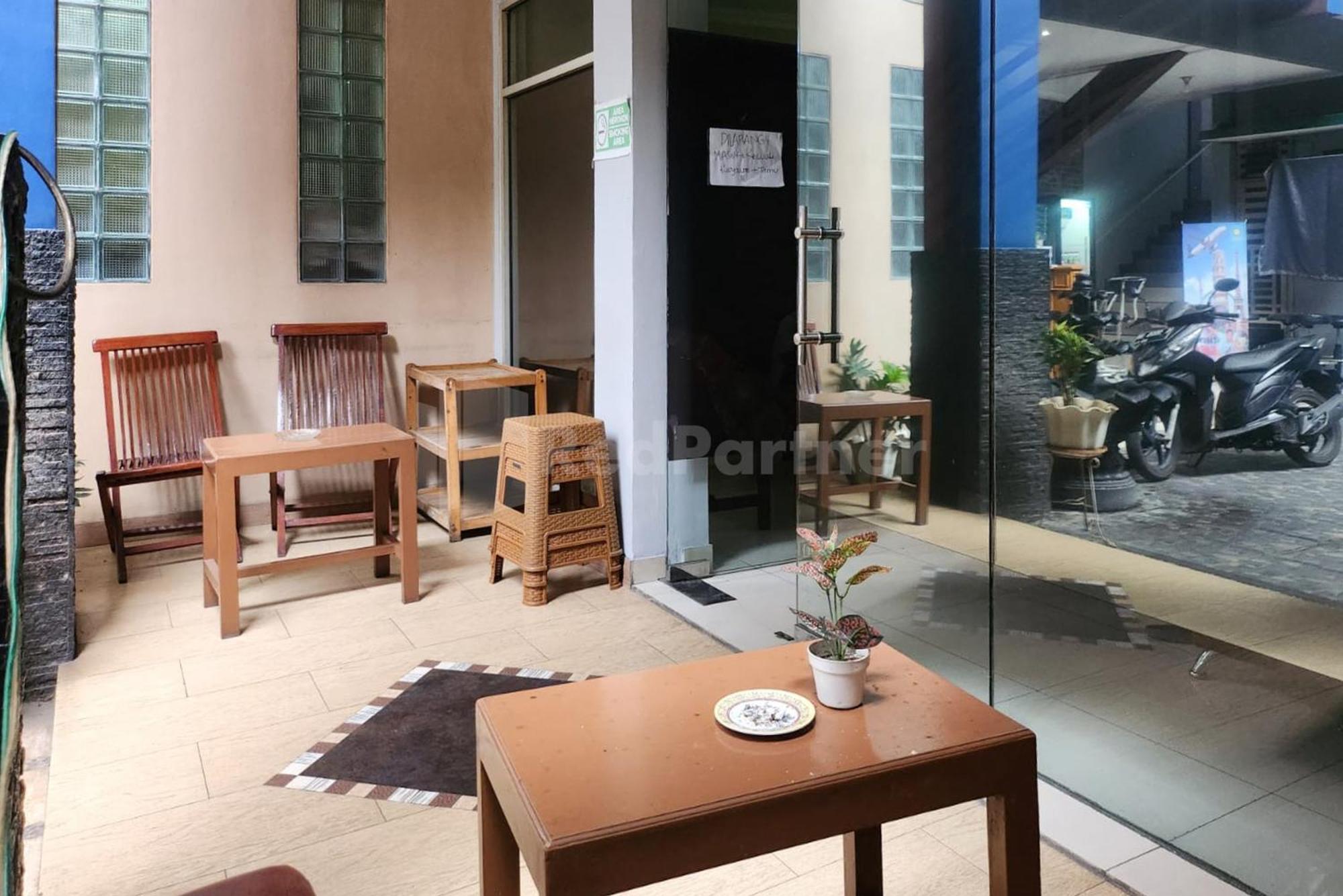 Puspita Homestay Mitra Reddoorz Bekasi Zewnętrze zdjęcie