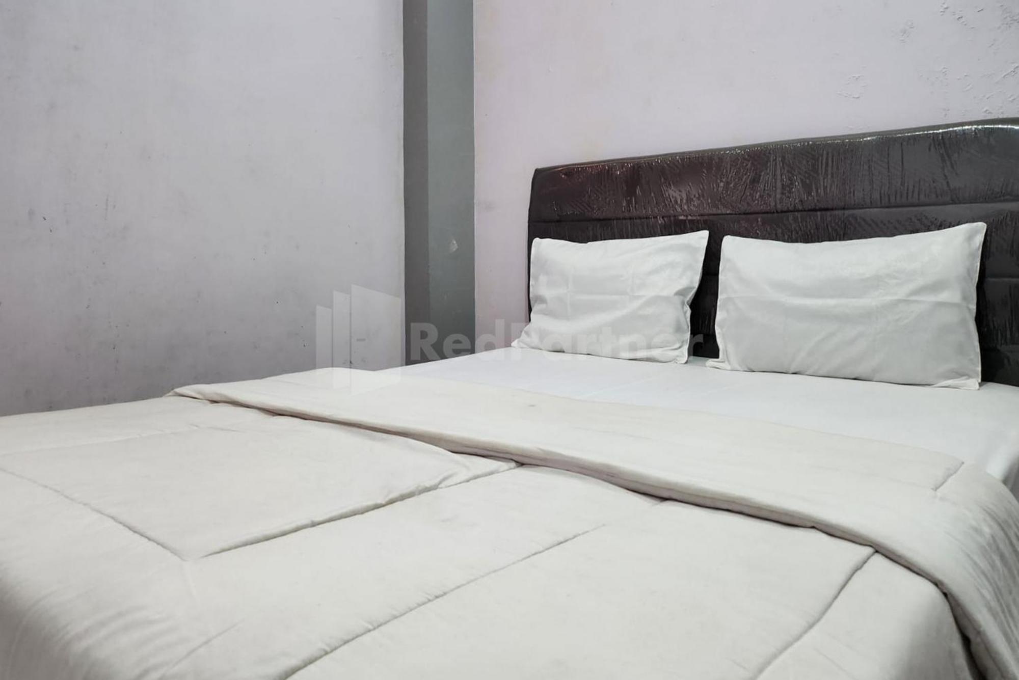 Puspita Homestay Mitra Reddoorz Bekasi Zewnętrze zdjęcie