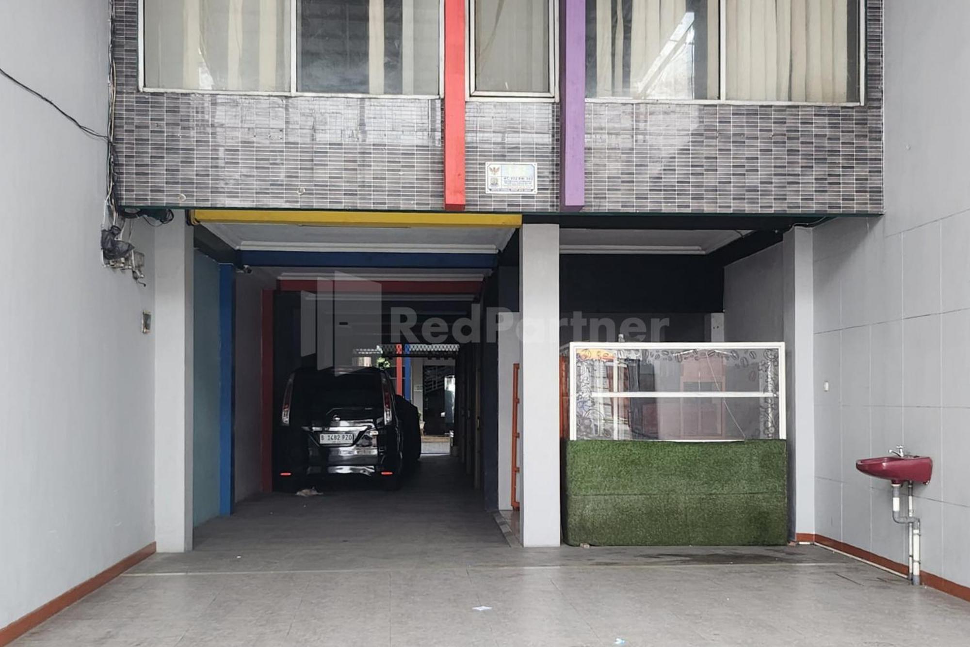 Puspita Homestay Mitra Reddoorz Bekasi Zewnętrze zdjęcie