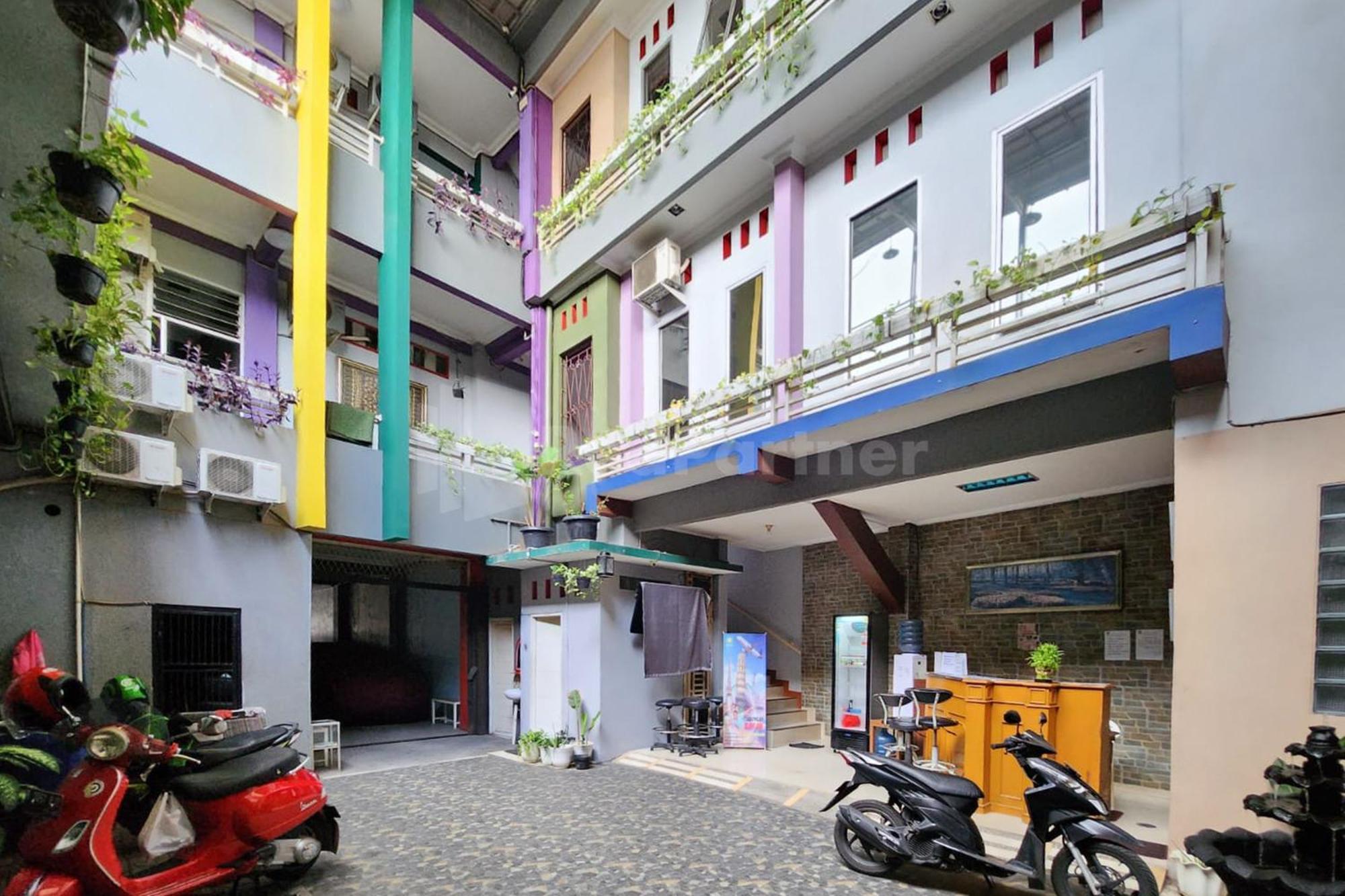 Puspita Homestay Mitra Reddoorz Bekasi Zewnętrze zdjęcie