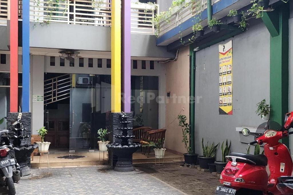 Puspita Homestay Mitra Reddoorz Bekasi Zewnętrze zdjęcie